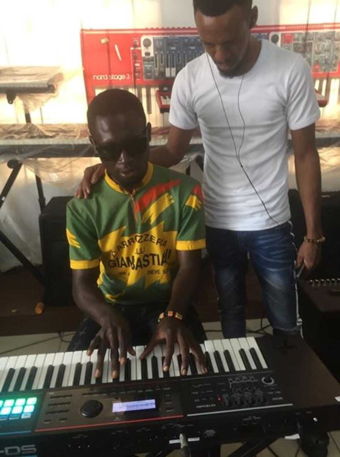 Osei wows Ghanaians with his amazing music skills despite his blindness (Photos) Osei wows Ghanaians with his amazing music skills despite his blindness (Photos)