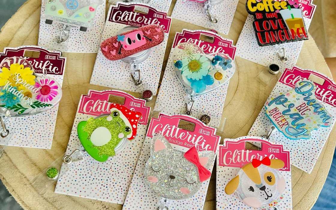 Badge clips Badge clips