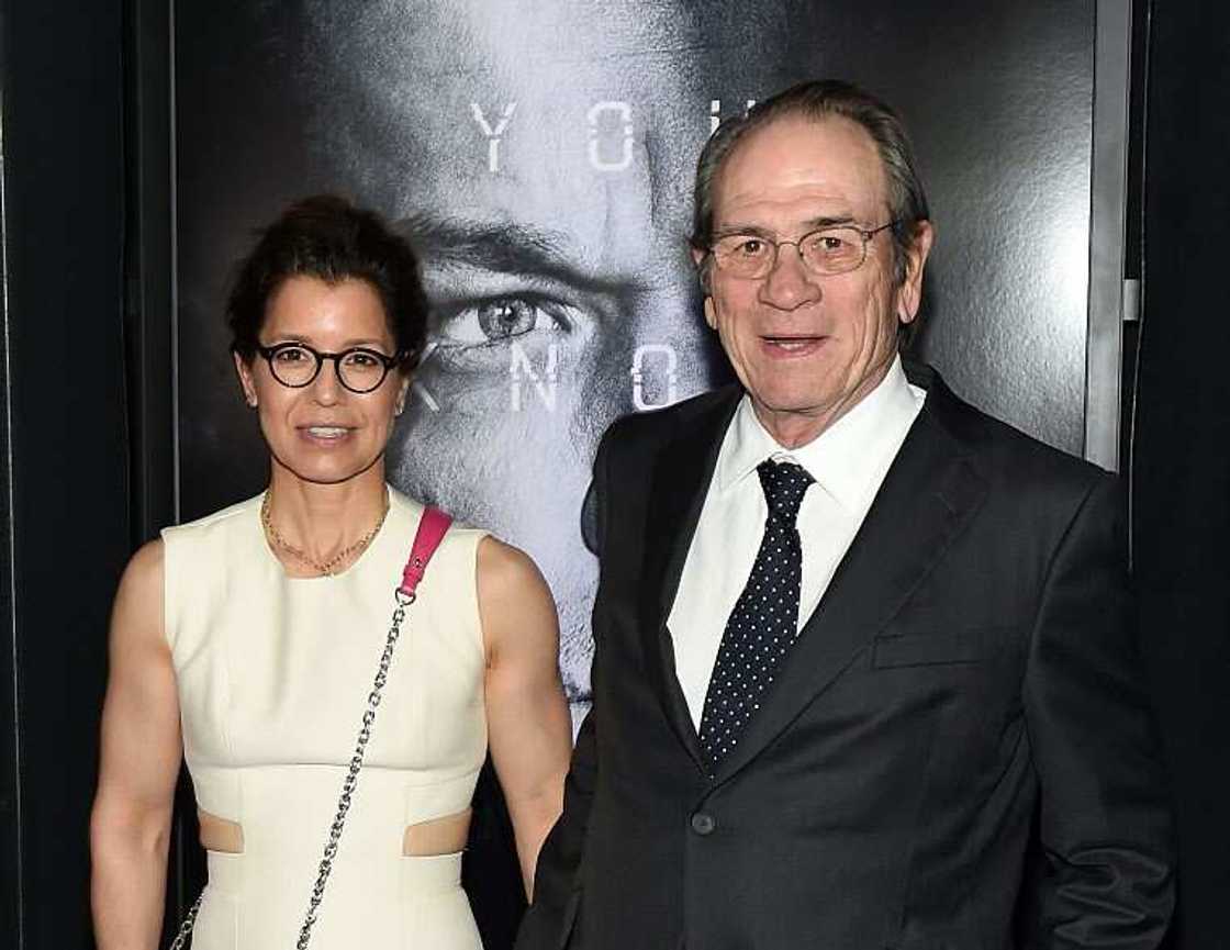 Is Tommy Lee Jones still married? Is Tommy Lee Jones still married?