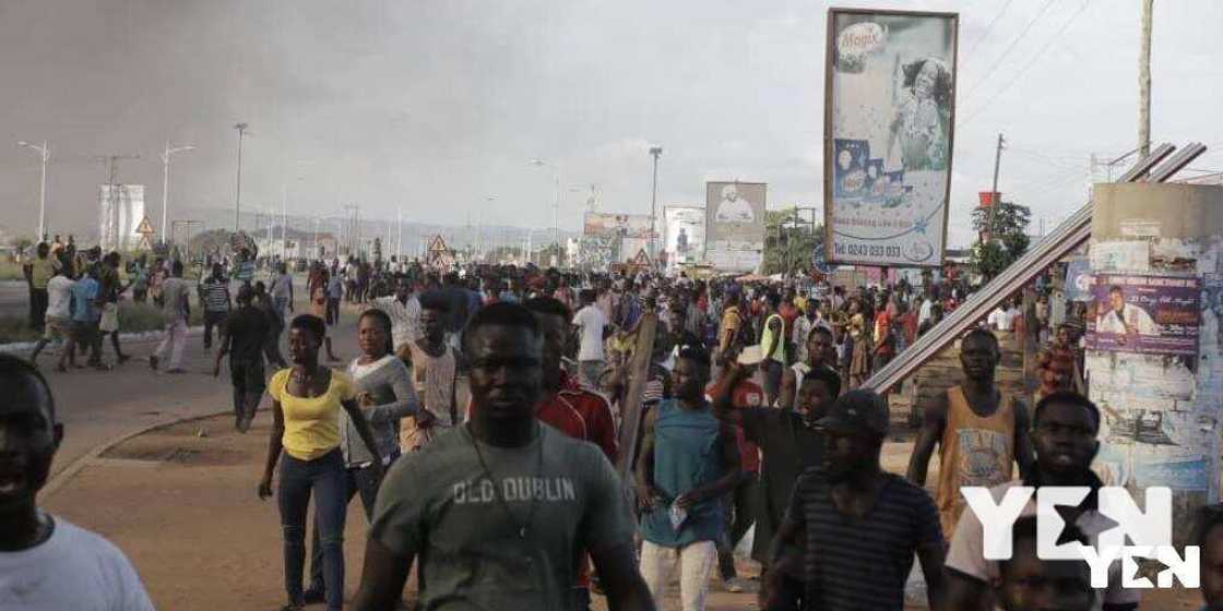 Exclusive photos of fire, bullets and protests at Madina-Adentan Highway Exclusive photos of fire, bullets and protests at Madina-Adentan Highway