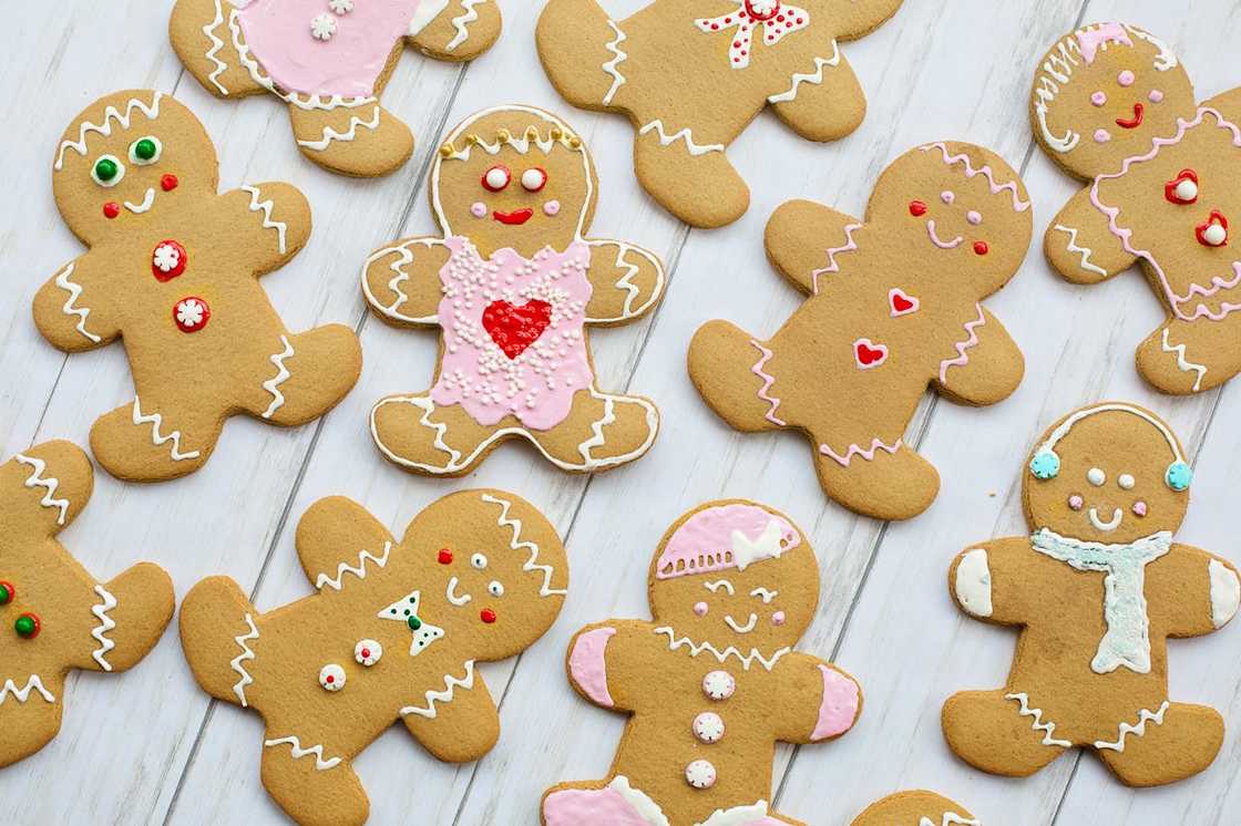 A top view of gingerbread cookies arranged flat on a wooden table.