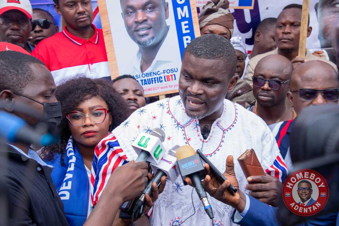 Kwasi Obeng-Fosu has launched a welfare scheme for the Adentan branch of the governing NPP. Kwasi Obeng-Fosu has launched a welfare scheme for the Adentan branch of the governing NPP.