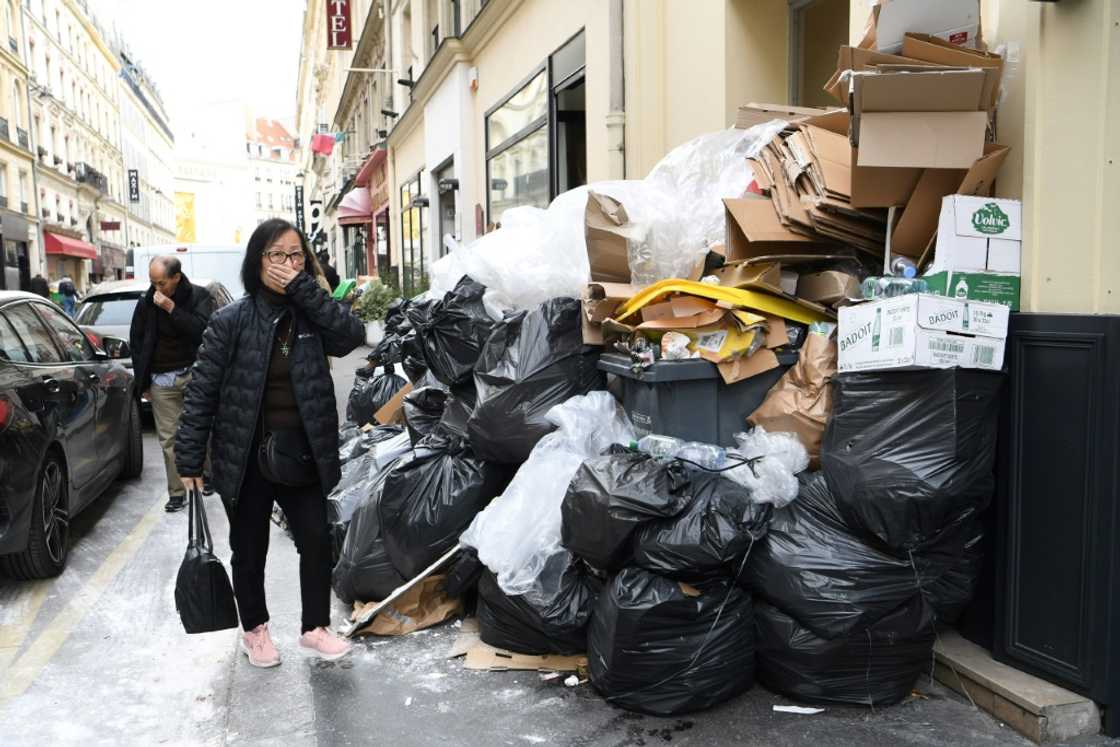 There has been an rolling strike by rubbish collectors in Paris There has been an rolling strike by rubbish collectors in Paris