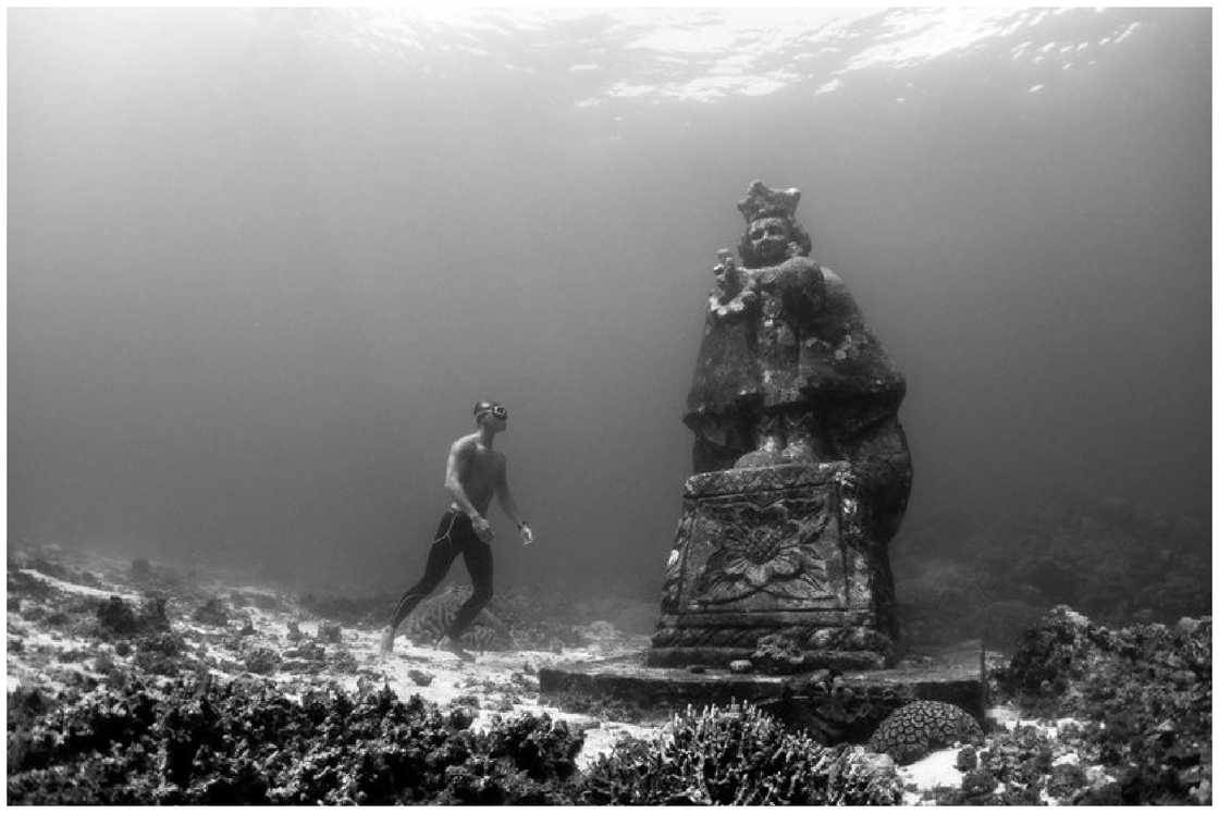 underwater statues