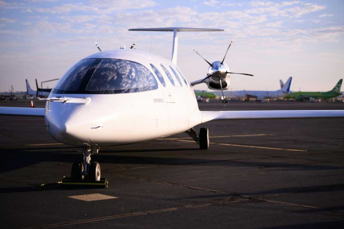 The all-electric aircraft 'Alice' taxis on the tarmac after its test flight on September 27, 2022 in Moses Lake, Washington The all-electric aircraft 'Alice' taxis on the tarmac after its test flight on September 27, 2022 in Moses Lake, Washington