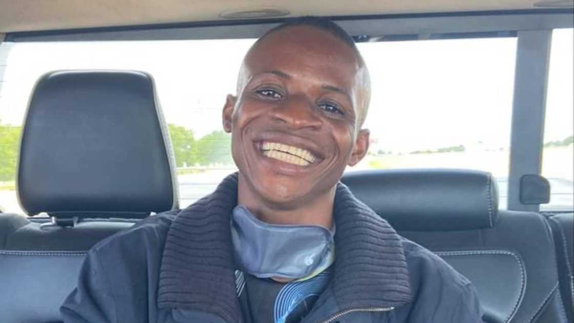 Many people celebrated him. Many people celebrated him.