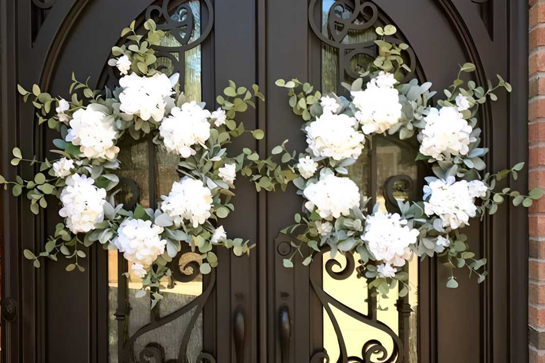 A simple symmetry with double wreaths A simple symmetry with double wreaths