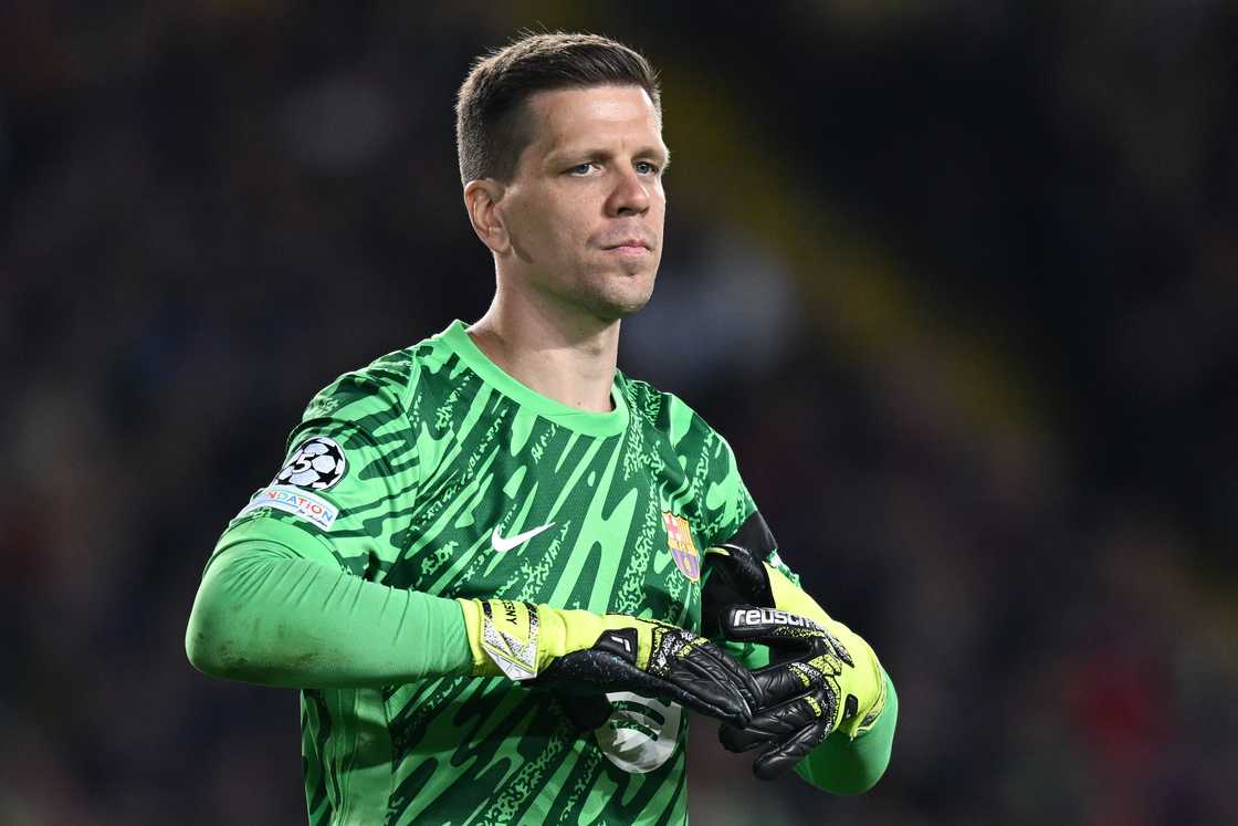 Lewandowski and Szczesny Involved in 'Fistifight' During Barcelona Training Session Lewandowski and Szczesny Involved in 'Fistifight' During Barcelona Training Session