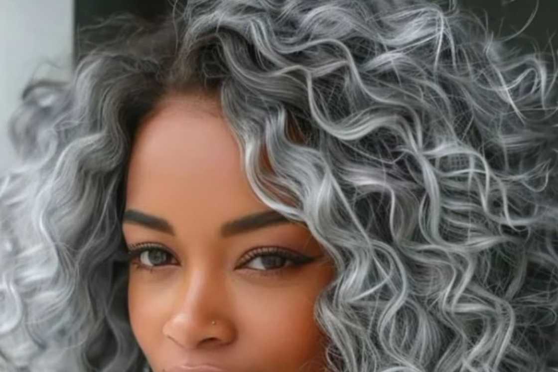 A chic urly side part bob style A chic urly side part bob style