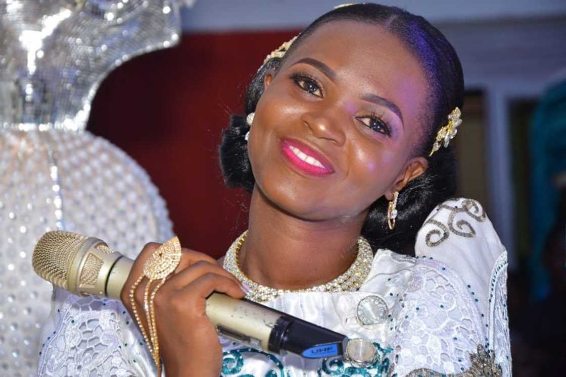 Journalist falls in love, gets married to man she interviewed for story Journalist falls in love, gets married to man she interviewed for story