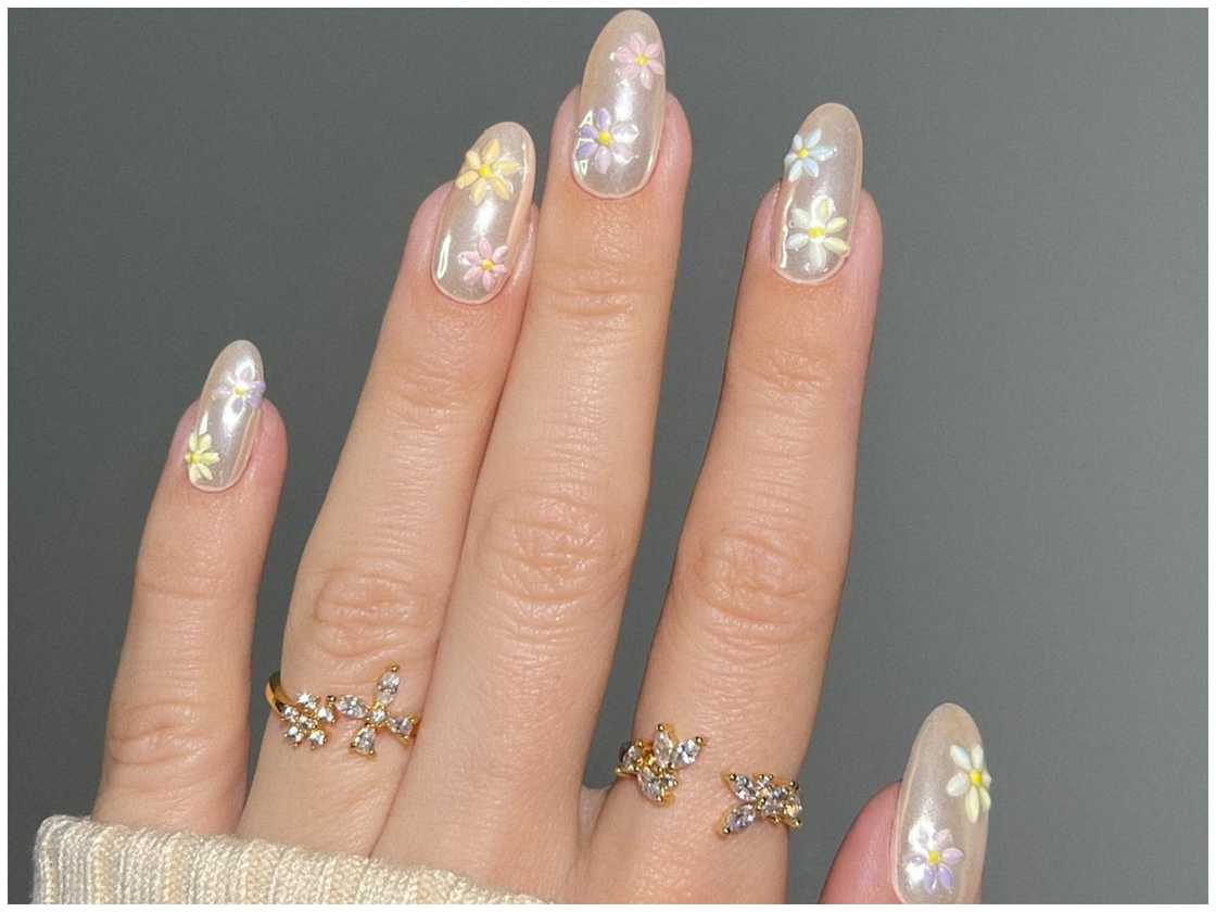 Floral vanilla glazed doughnut nails