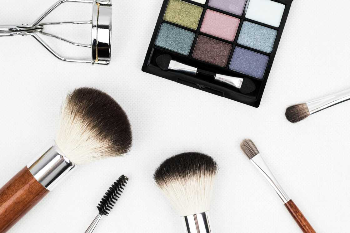 Black make up palette and brush set