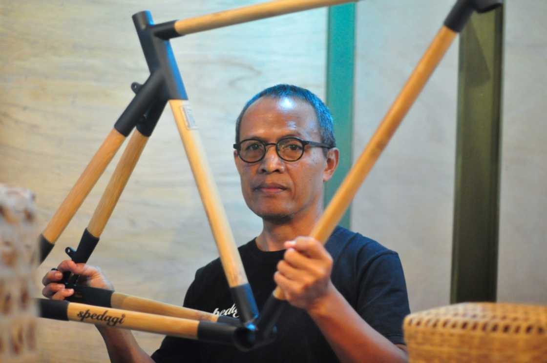 Indonesian designer Singgih Susilo Kartono uses his sustainable bike craftsmanship to bring jobs to locals and show villagers they can use the environment around them Indonesian designer Singgih Susilo Kartono uses his sustainable bike craftsmanship to bring jobs to locals and show villagers they can use the environment around them
