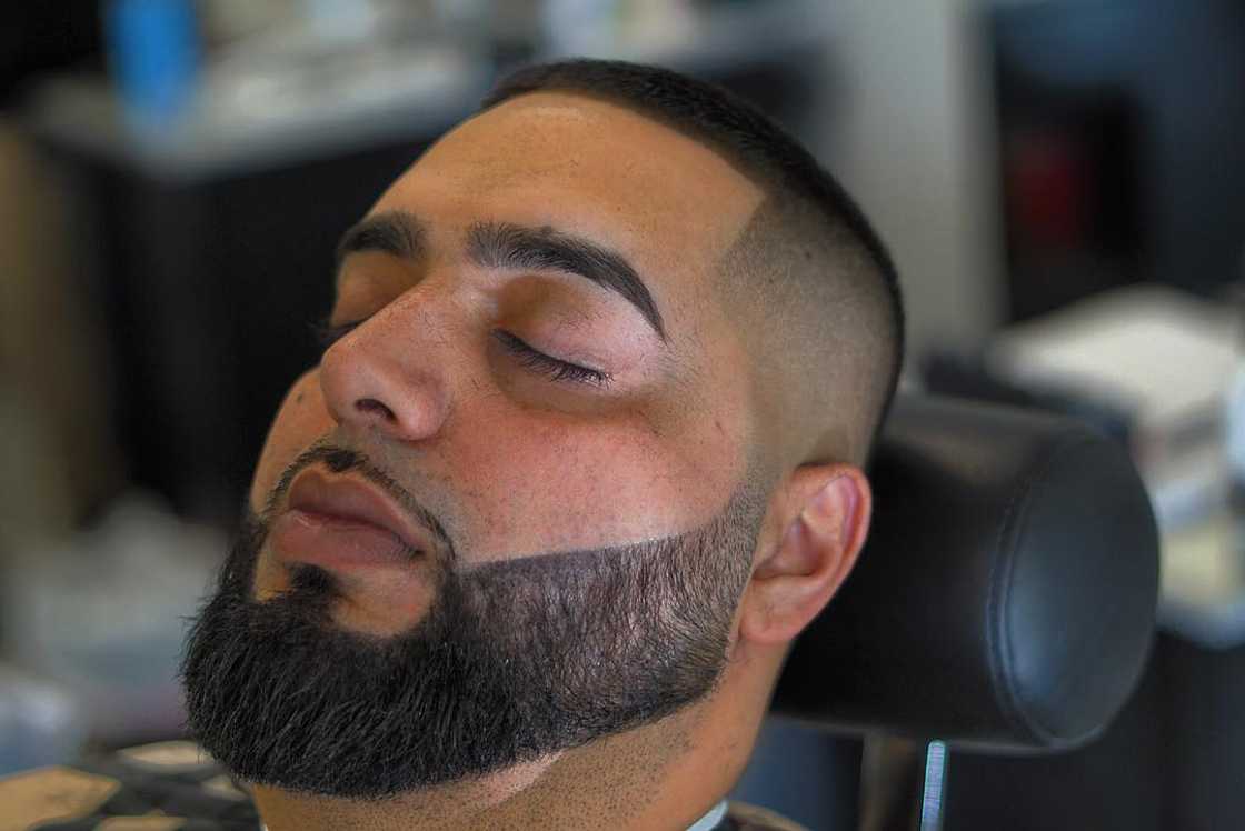 Side fade beard with a mid fade haircut Side fade beard with a mid fade haircut