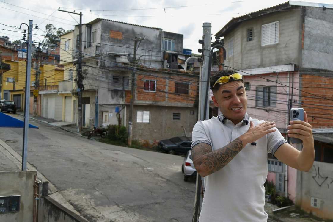 Murilo Duarte is one of Brazil's 'finfluencers' -- financial influencers -- and has more than a million followers on social media Murilo Duarte is one of Brazil's 'finfluencers' -- financial influencers -- and has more than a million followers on social media