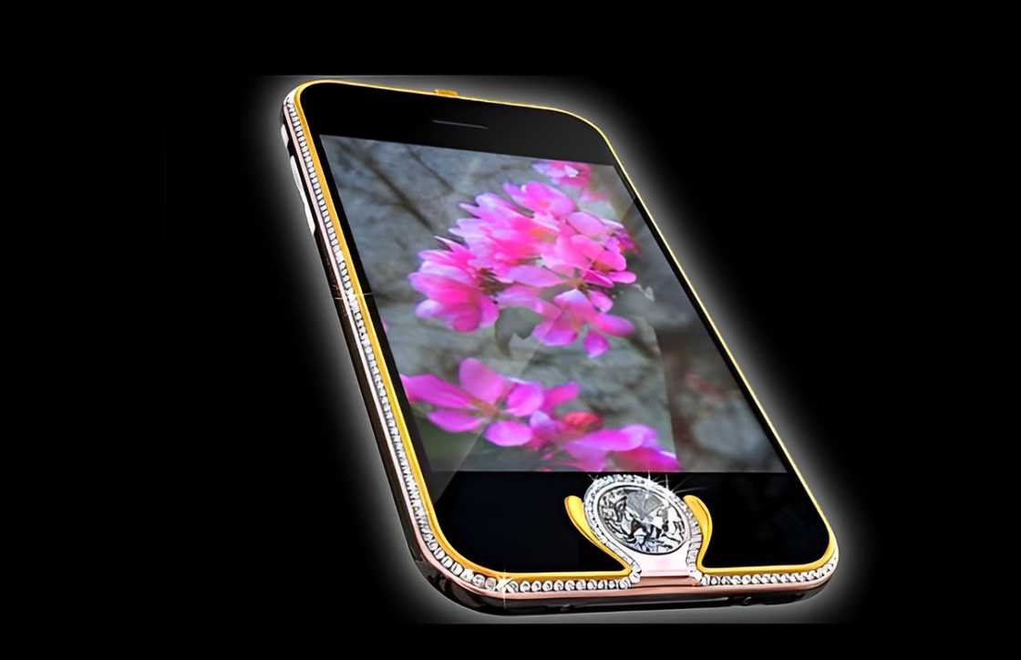 The upper side of iPhone 3G Kings Button The upper side of iPhone 3G Kings Button