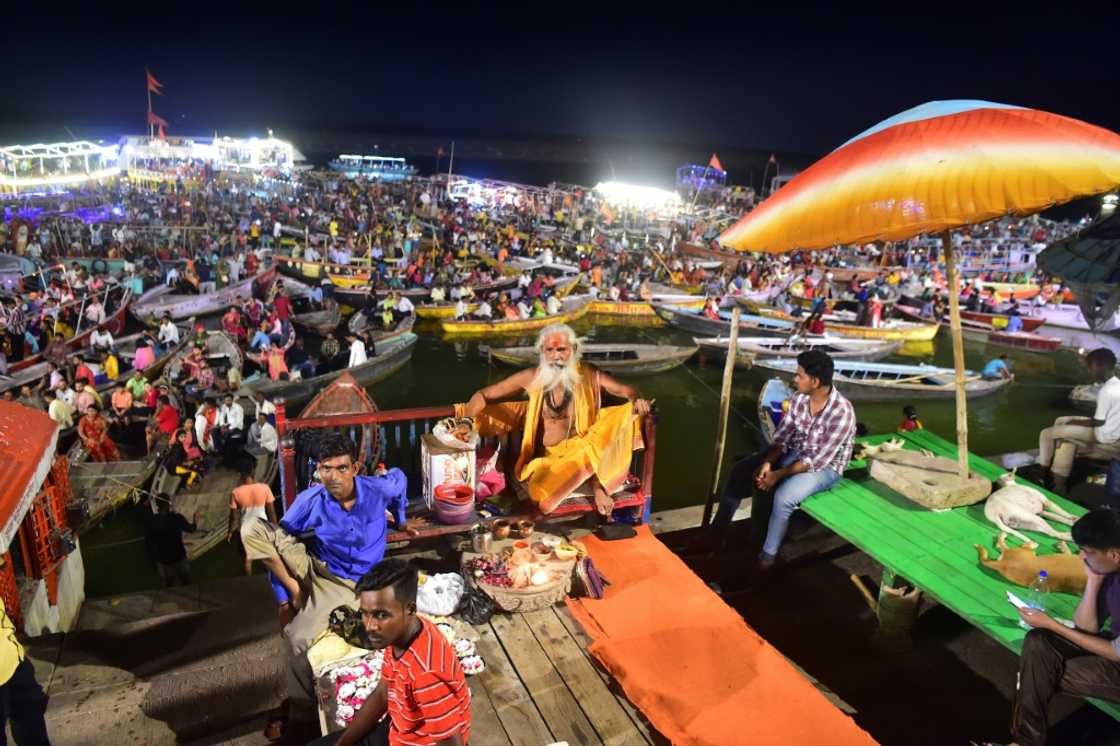 Hindus make up the overwhelming majority of India's 1.4 billion people but when Mahatma Gandhi secured its independence from Britain in 1947 it was as a secular, multi-cultural state Hindus make up the overwhelming majority of India's 1.4 billion people but when Mahatma Gandhi secured its independence from Britain in 1947 it was as a secular, multi-cultural state