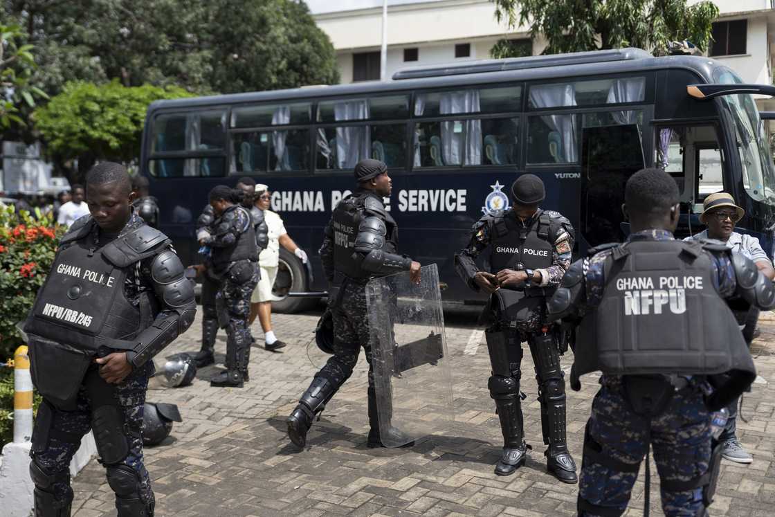 Ghanaian girl, Lady's spec, Members of Parliament, Money, Odogwu, rich men Ghanaian girl, Lady's spec, Members of Parliament, Money, Odogwu, rich men