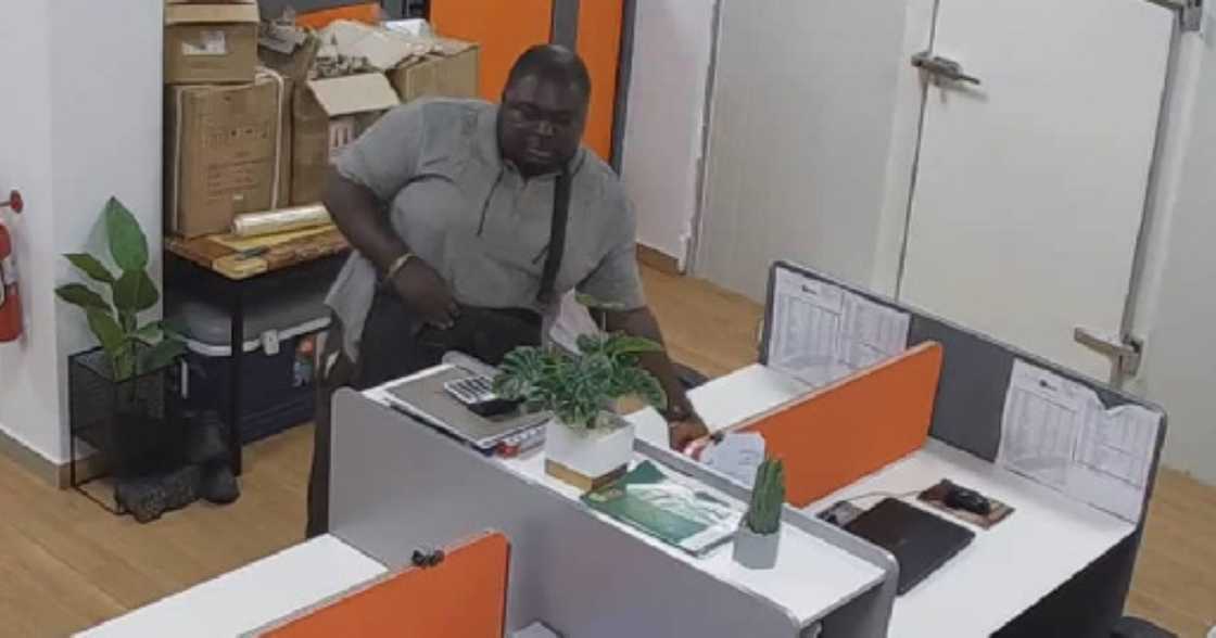 Serial Laptop Thief Caught on CCTV Twice in Two Weeks Serial Laptop Thief Caught on CCTV Twice in Two Weeks