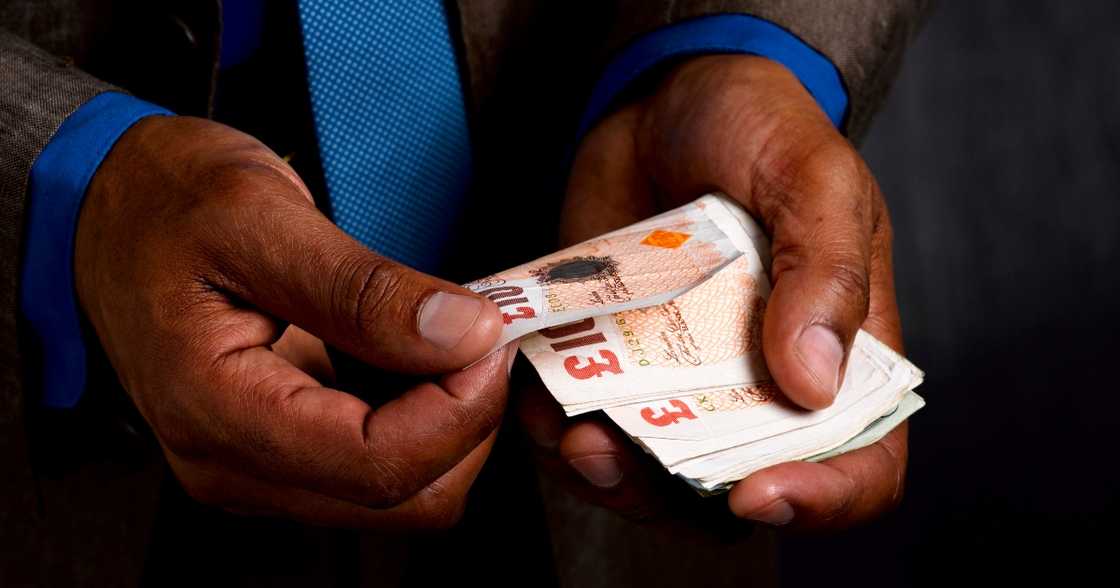 Young lady narrates how a stranger gifted her Ghc1000 Young lady narrates how a stranger gifted her Ghc1000