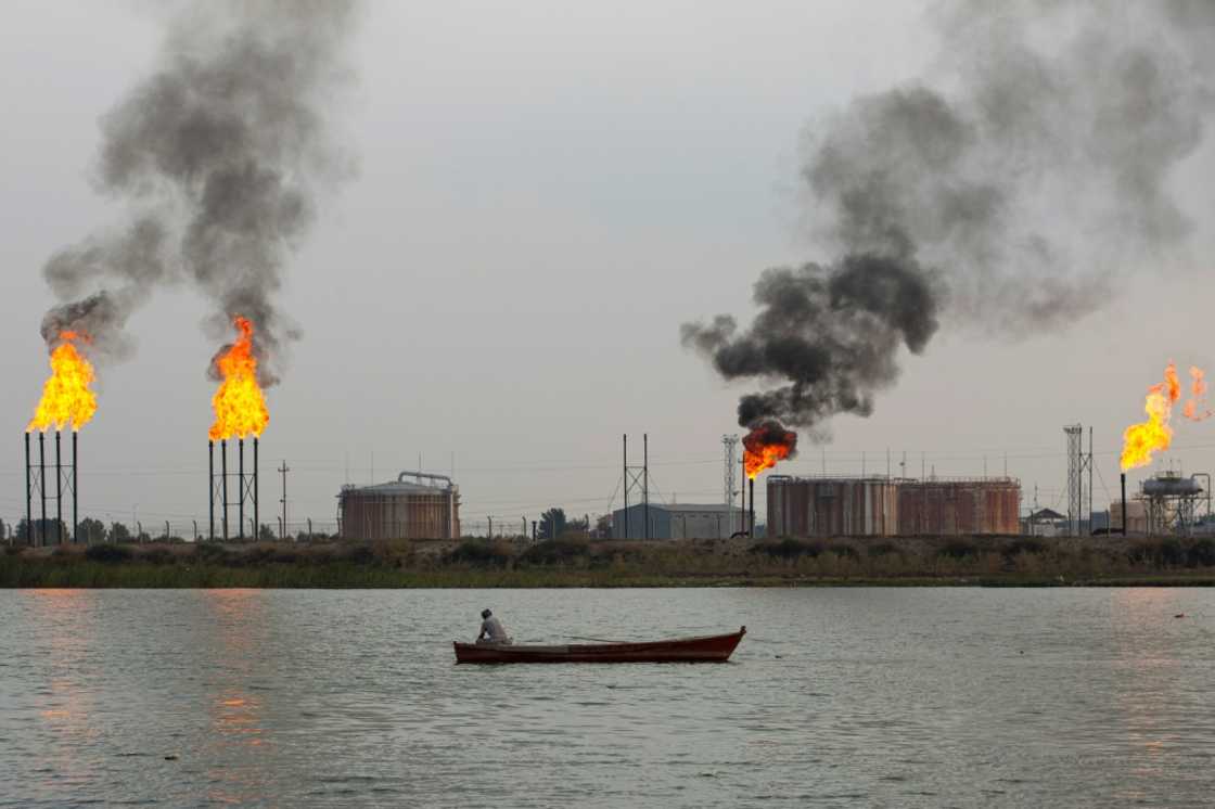Gas flares in Iraqi oilfields produce vast amounts of greenhouse gases without any economic or social benefit Gas flares in Iraqi oilfields produce vast amounts of greenhouse gases without any economic or social benefit