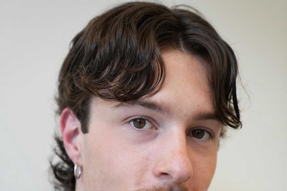 Middle-part curtain bangs Middle-part curtain bangs