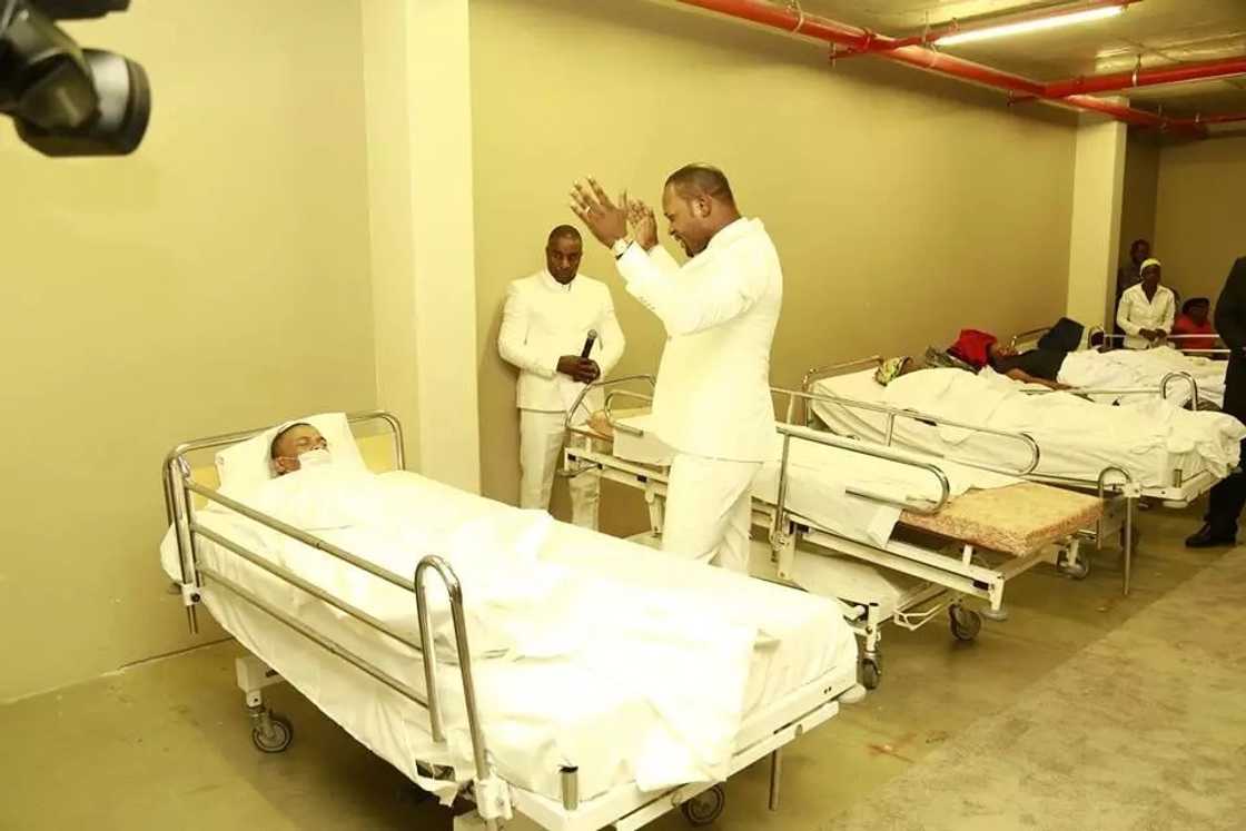 Pastor trolled for 'healing' a whole hospital ward Pastor trolled for 'healing' a whole hospital ward