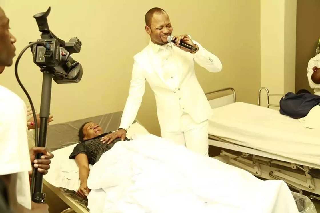 Pastor trolled for 'healing' a whole hospital ward Pastor trolled for 'healing' a whole hospital ward