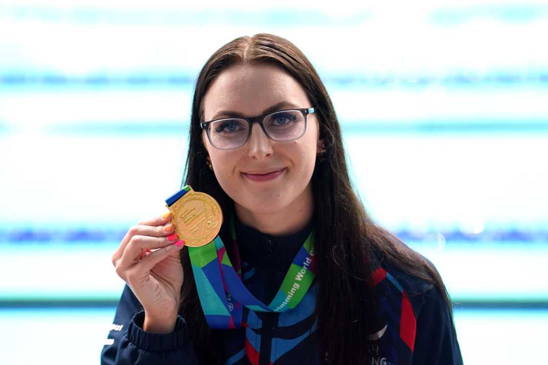 Jessica-Jane Applegate with their gold medal for the Women's 200m Freestyle S14 Jessica-Jane Applegate with their gold medal for the Women's 200m Freestyle S14
