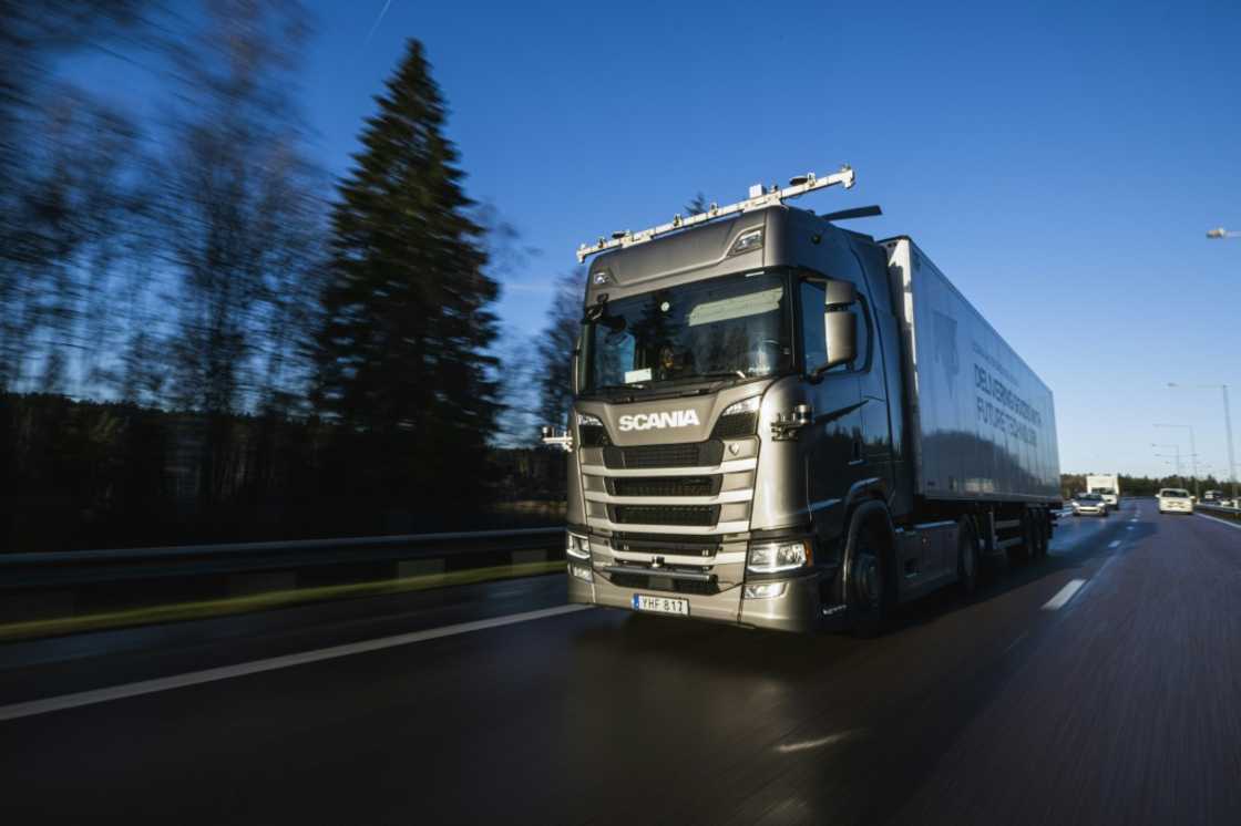 The lorry combines all the input from the various sensors with a GPS system The lorry combines all the input from the various sensors with a GPS system