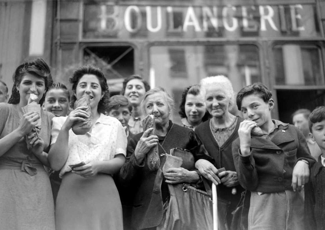 Liberation: Parisians enjoying the baguette at the end of WWII Liberation: Parisians enjoying the baguette at the end of WWII