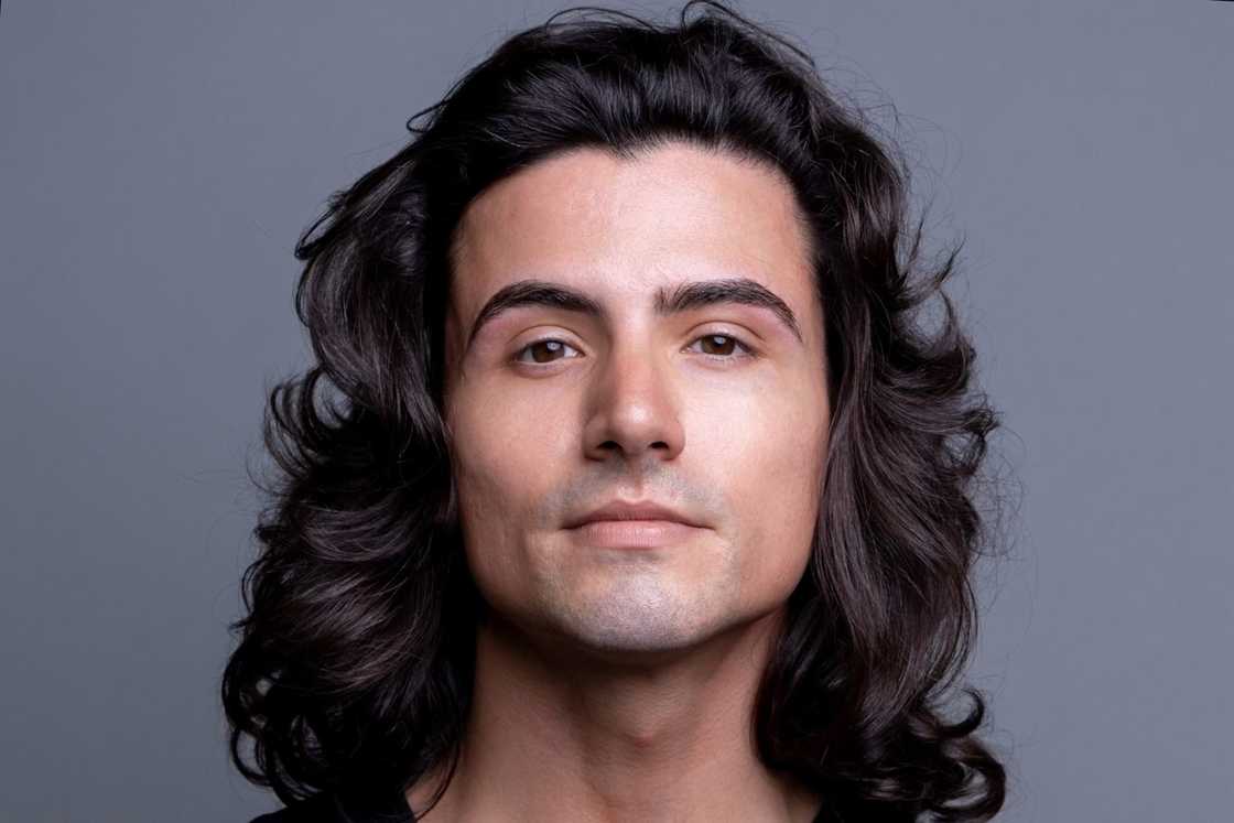 A white man rocks a wavy lob style A white man rocks a wavy lob style