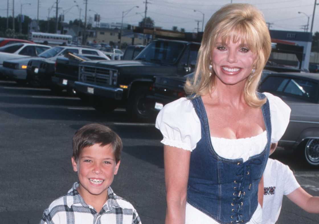Quinton Reynolds and Loni Anderson during Variety Club Gala Benefiting Ringling Brothers and Barnum Bailey Circus at Great Western Forum in Inglewood Quinton Reynolds and Loni Anderson during Variety Club Gala Benefiting Ringling Brothers and Barnum Bailey Circus at Great Western Forum in Inglewood