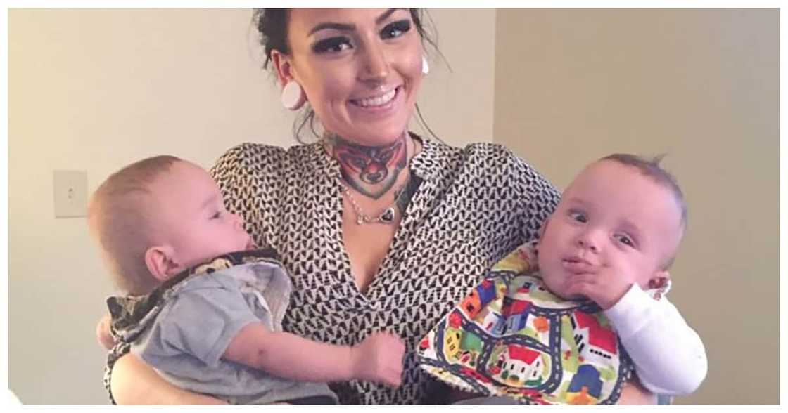 Heroic mother dies saving her 5-year-old twins during car crash Heroic mother dies saving her 5-year-old twins during car crash