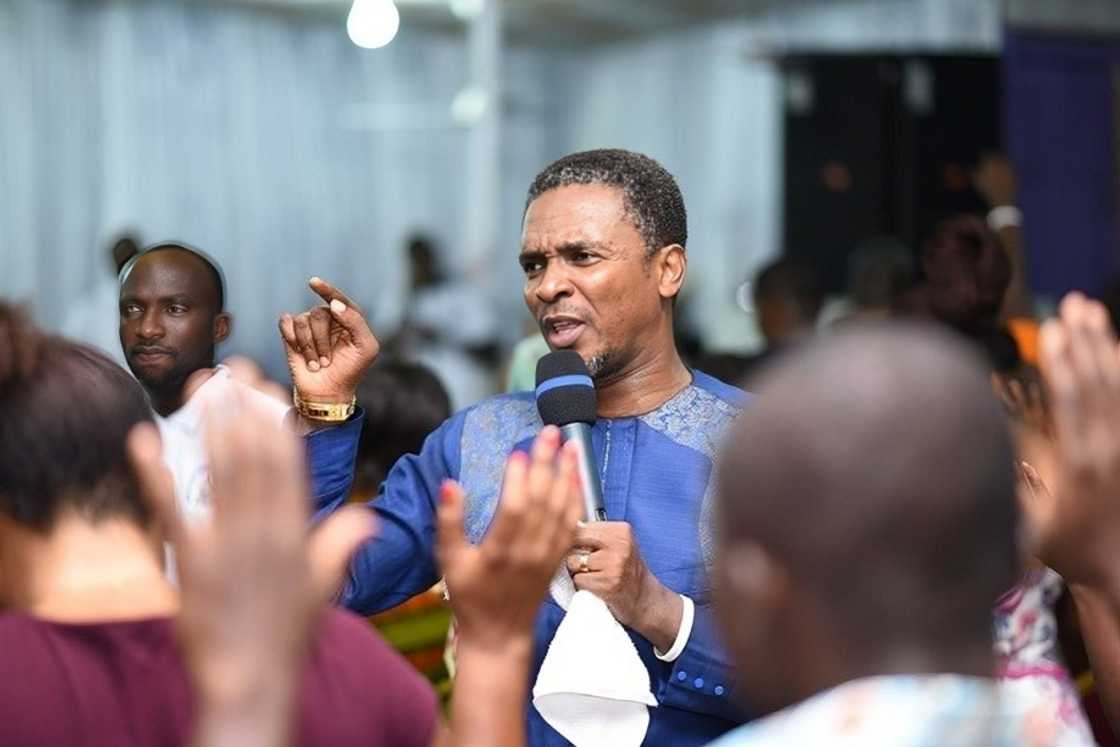 rev abraham lamptey, apostle in ghana, dance move, apostle abraham lamptey birthday, birthday celebration, ghana