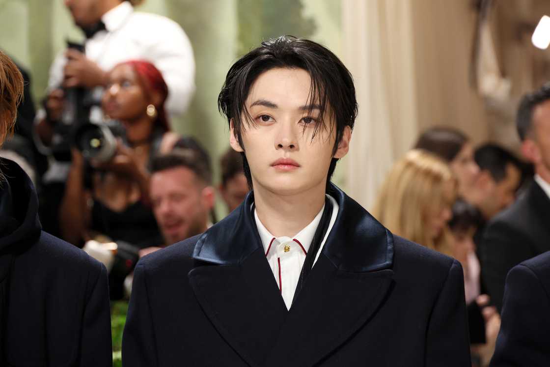 Lee Know of Stray Kids attends The 2024 Met Gala Celebrating "Sleeping Beauties: Reawakening Fashion" Lee Know of Stray Kids attends The 2024 Met Gala Celebrating "Sleeping Beauties: Reawakening Fashion"