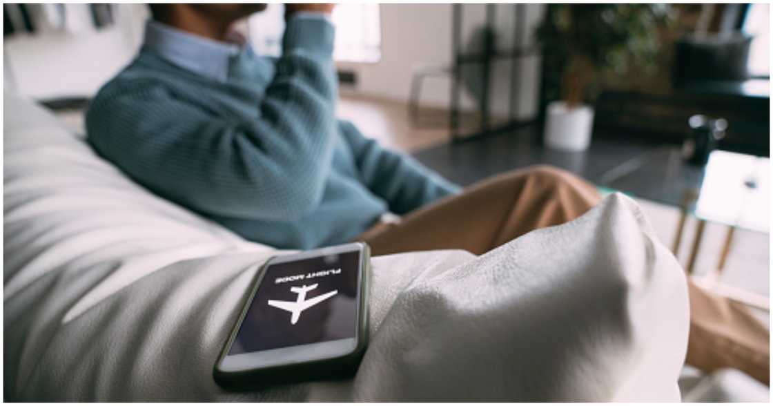 A phone without internet connectivity A phone without internet connectivity