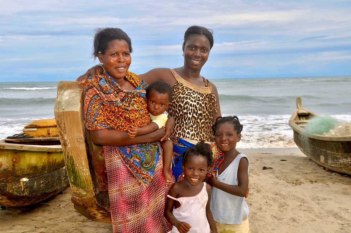 Ghanaian woman plans to move to America with children Ghanaian woman plans to move to America with children