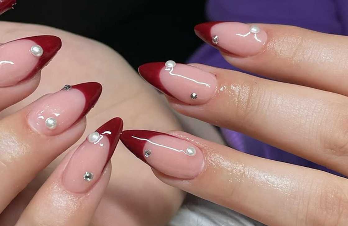 Almondetto short nails Almondetto short nails