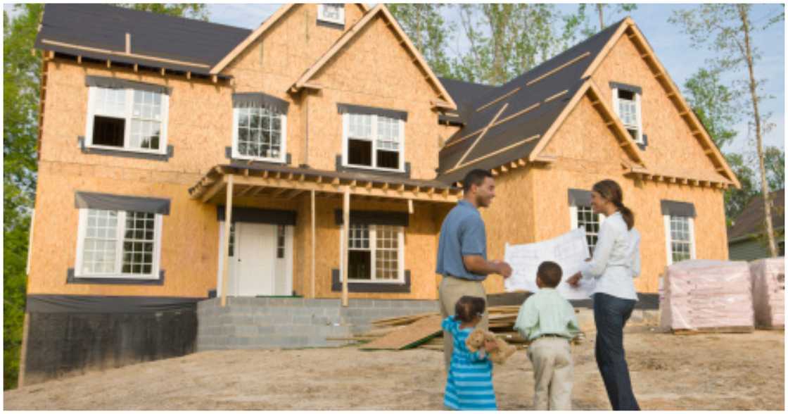 A family viewing an uncompleted home