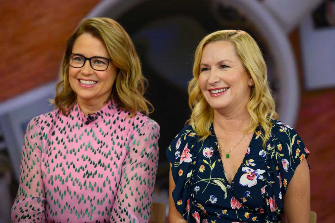 Jenna Fischer and Angela Kinsey are hosts of one of the best comedy podcasts, The Office Ladies Jenna Fischer and Angela Kinsey are hosts of one of the best comedy podcasts, The Office Ladies
