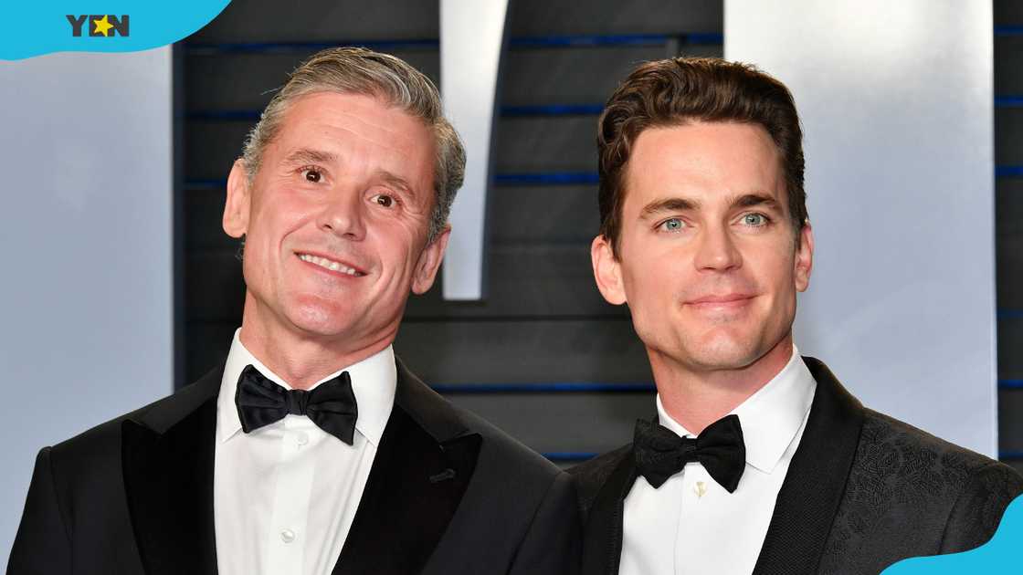 Simon Halls (L) and Matt Bomer (R) at the 2018 Vanity Fair Oscar Party. Simon Halls (L) and Matt Bomer (R) at the 2018 Vanity Fair Oscar Party.