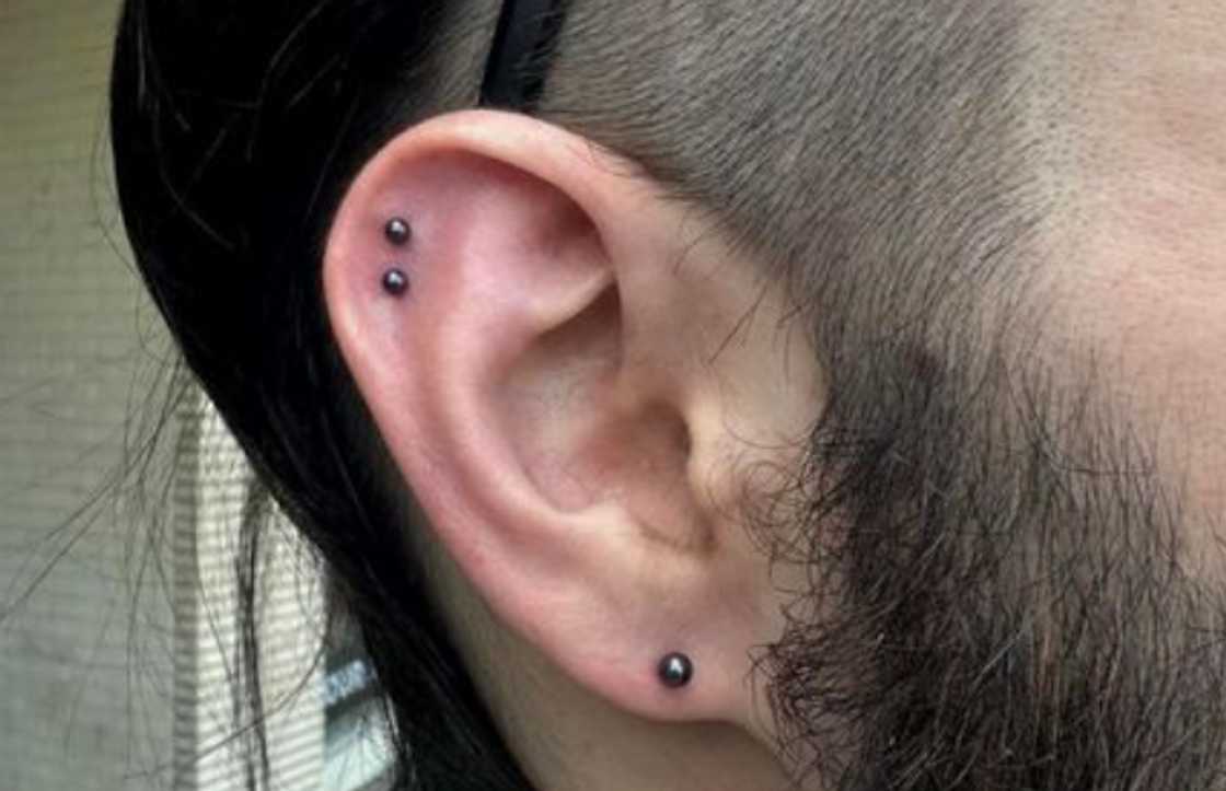 A double upper helix piercing A double upper helix piercing