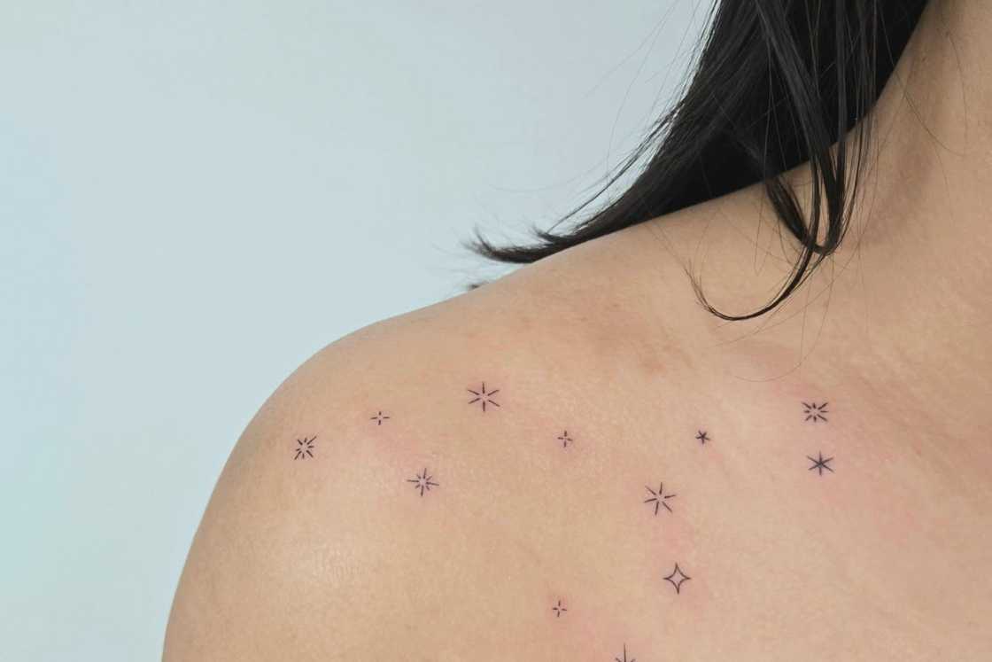 Small star tattoo scattered across the collarbone Small star tattoo scattered across the collarbone