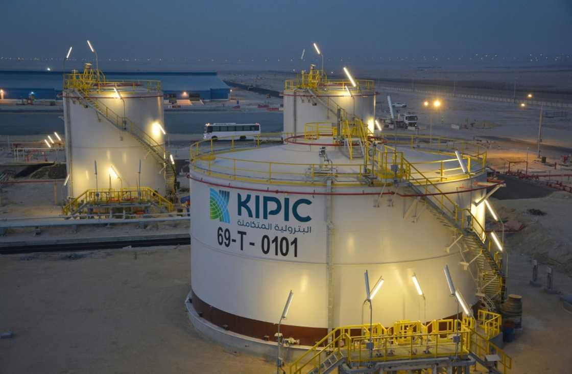 Last year's surge in world prices saw Kuwaiti oil revenues soar to $87 billion, helping it to a budget surplus of $21 billion, its first in nine years Last year's surge in world prices saw Kuwaiti oil revenues soar to $87 billion, helping it to a budget surplus of $21 billion, its first in nine years