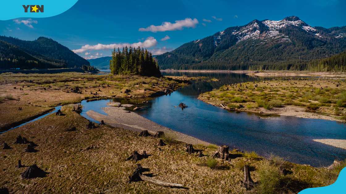 Keechelus Ridge reflections in morning light Keechelus Ridge reflections in morning light