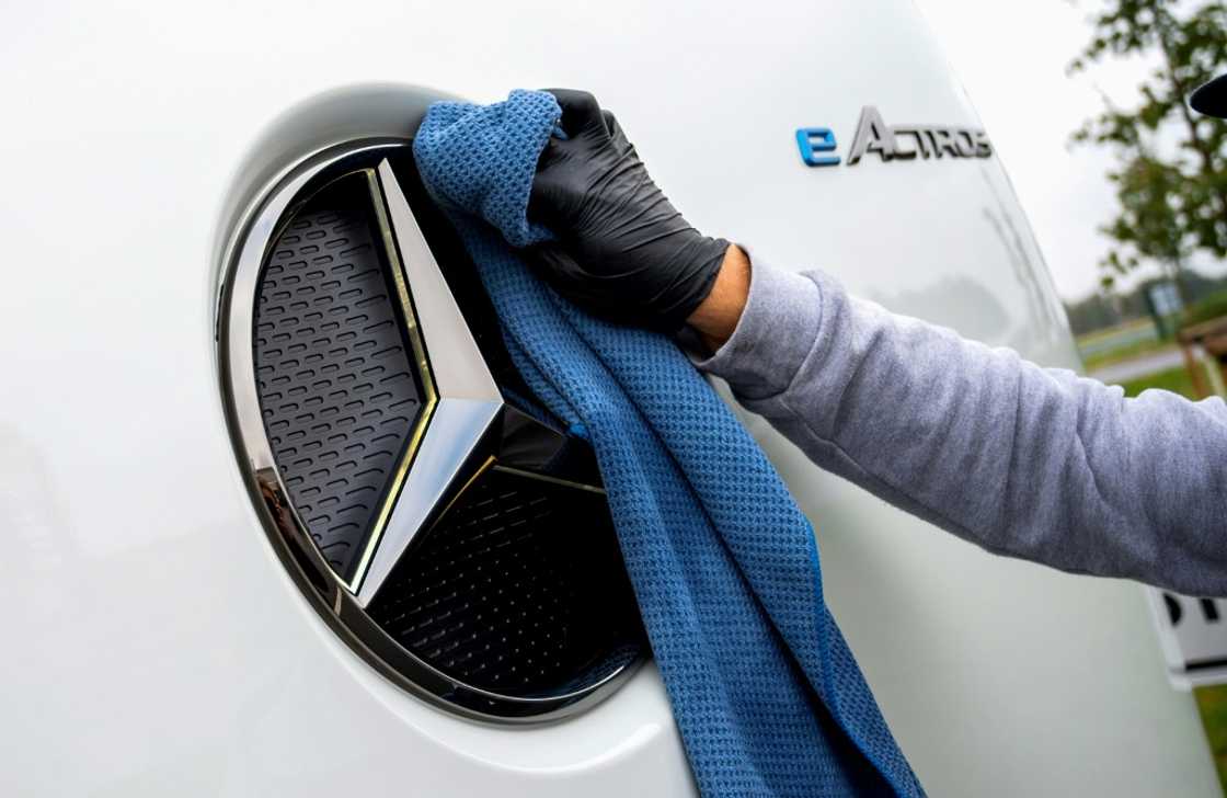 The eActros 600 can travel about 500 kilometres (310 miles) on a single charge The eActros 600 can travel about 500 kilometres (310 miles) on a single charge