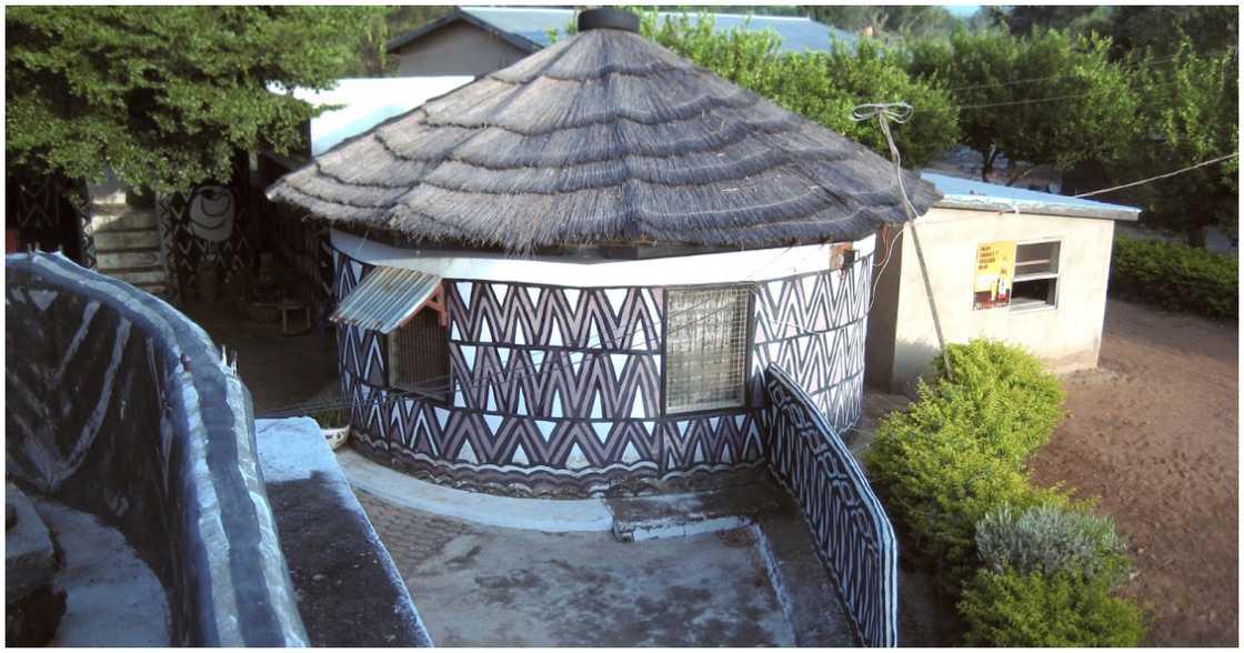 A beautifully decorated mud house in Sirigu