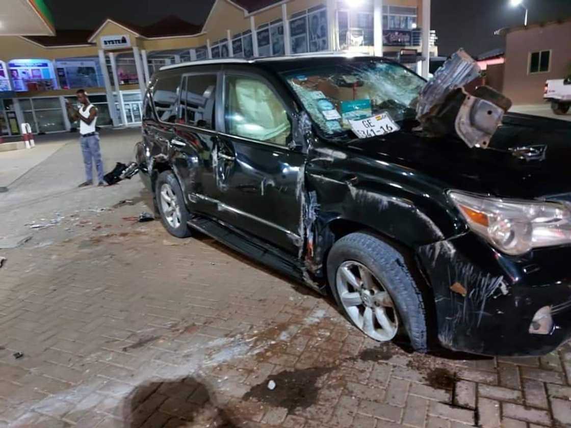 Bishop Owusu Ansah escapes death in car accident, photos drop Bishop Owusu Ansah escapes death in car accident, photos drop