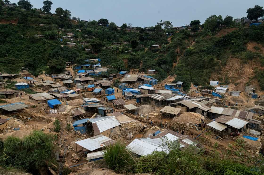 In the town of Kamituga, about forty kilometers from Kitutu, gold mining is in full swing.